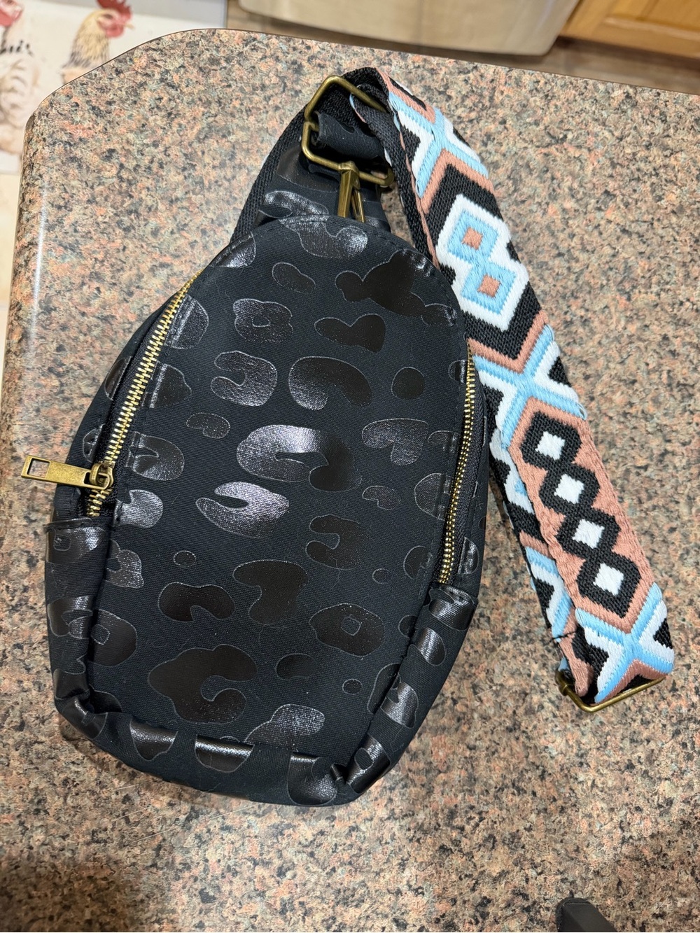 Black Leopard-Print Crossbody Bag with Patterned Strap 🖤